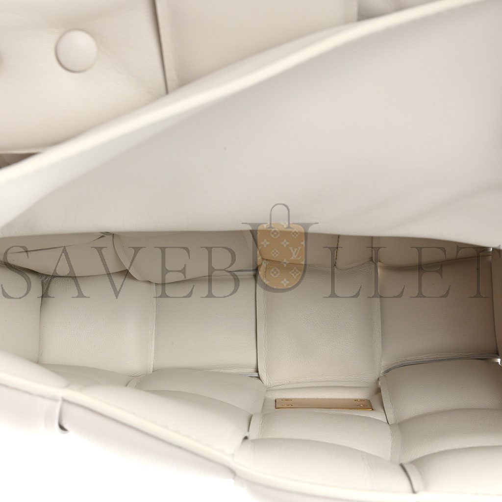 bo*te*ga Ve*ne*ta lambskin maxi intreccio padded chain cassette crossbody bag white (25*17*8cm)